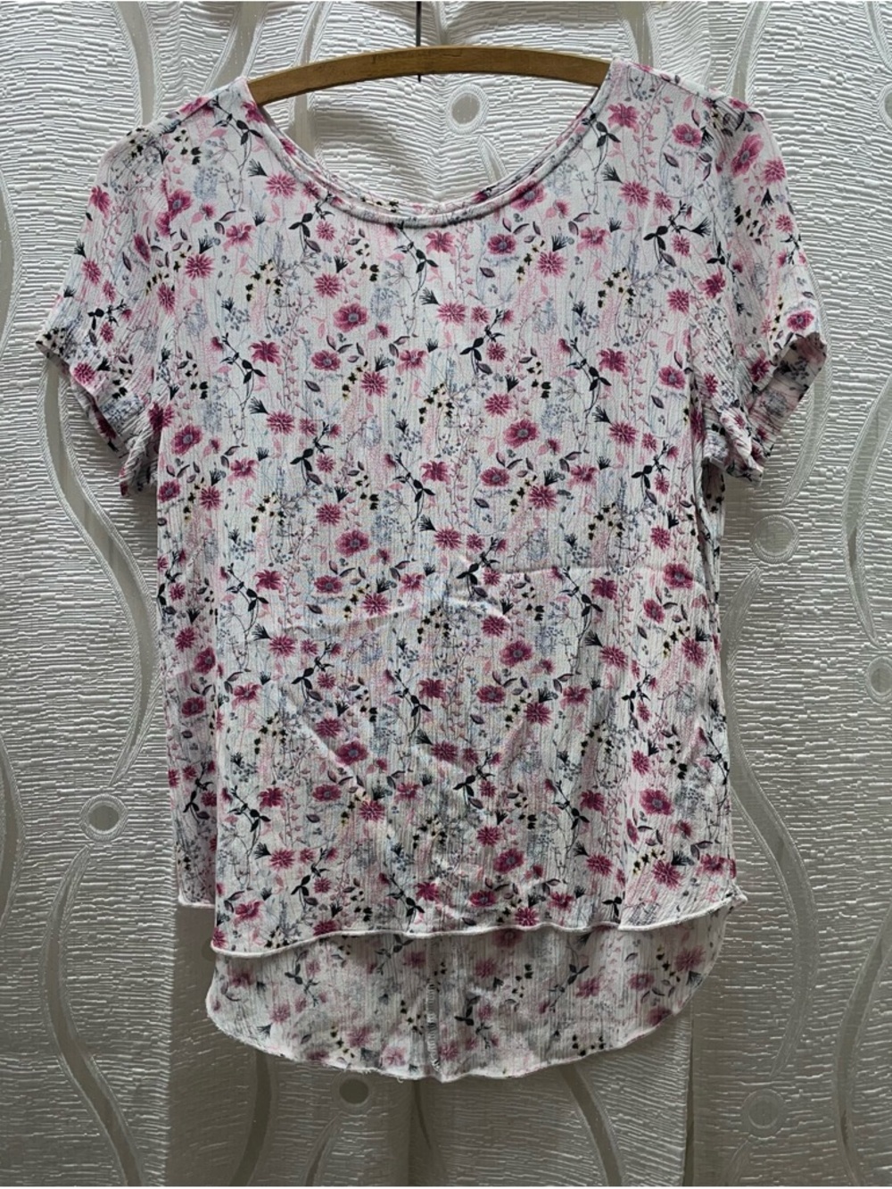 Orb Floral Blouse Womens XS White Pink Excellent High-Low Keyhole Back Rayon Top
